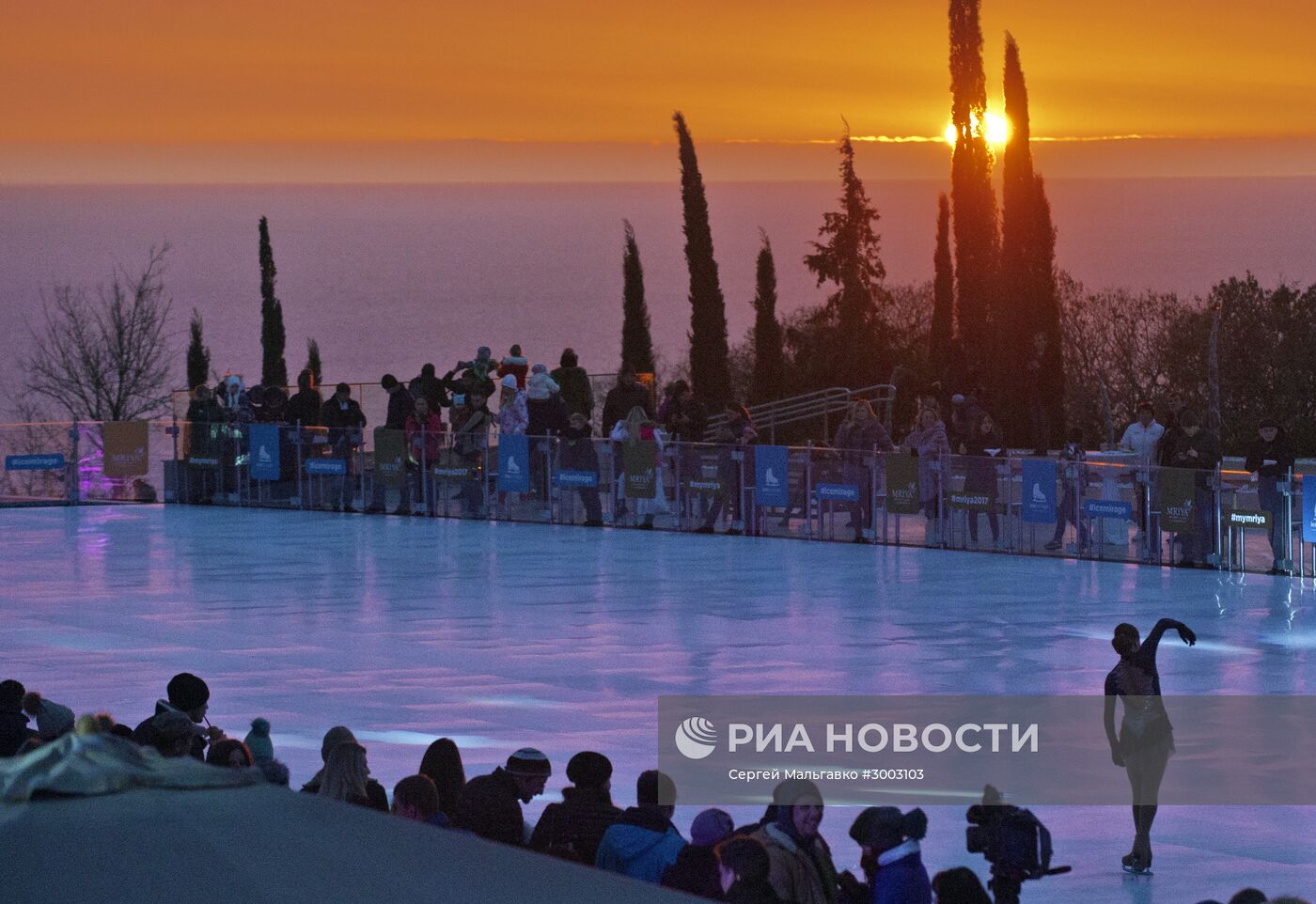 Открытие самого большого в Крыму ледового катка