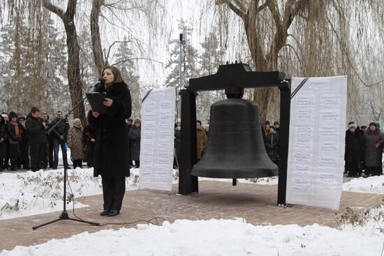 Траурный митинг в Донецке по погибшим пассажирам самолета Ту-154