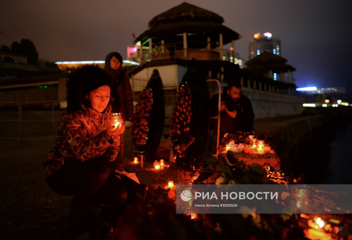 Акция памяти по погибшим в авиакатастрофе в Сочи