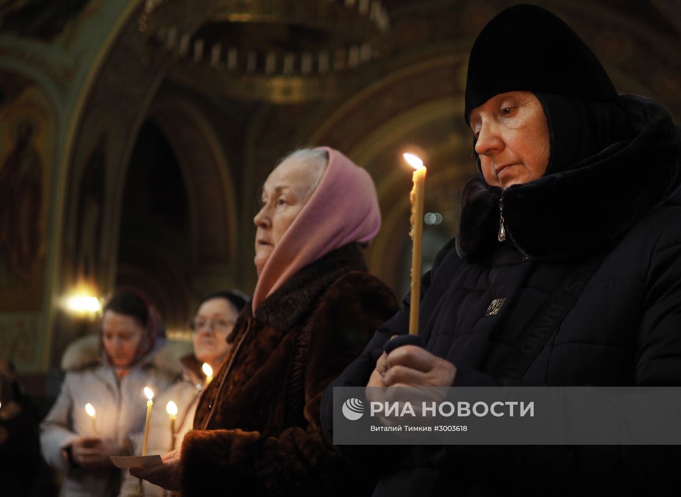 Панихиды по погибшим в авиакатастрофе Ту-154 в Сочи