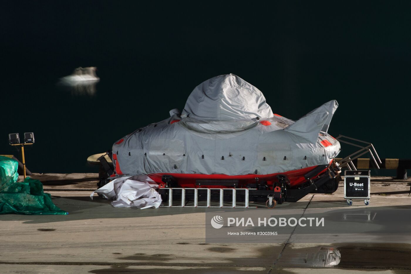 Продолжаются поисковые работы в районе авиакатастрофы Ту-154 в Сочи