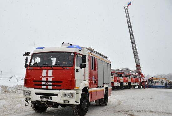 Передача техники пожарно-спасательным подразделениям МЧС РФ в Казани