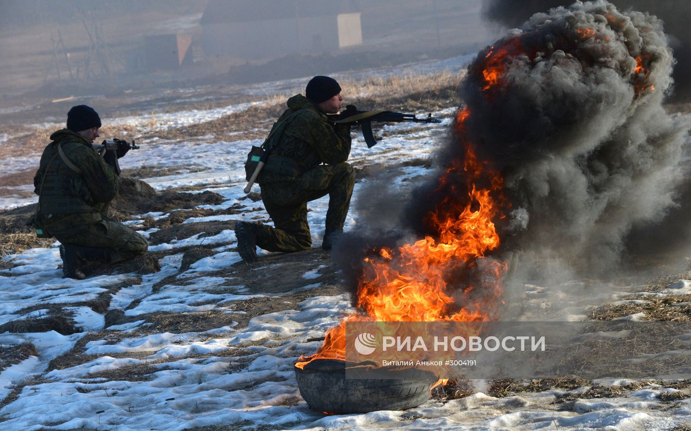 Тренировка бойцов разведывательной роты мотострелковой бригады 5-й общевойсковой армии в Приморском крае