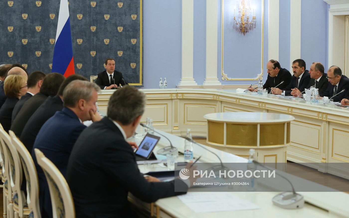 Премьер-министр РФ Д. Медведев провел заседание правительственной комиссии по вопросам социально-экономического развития СКФО