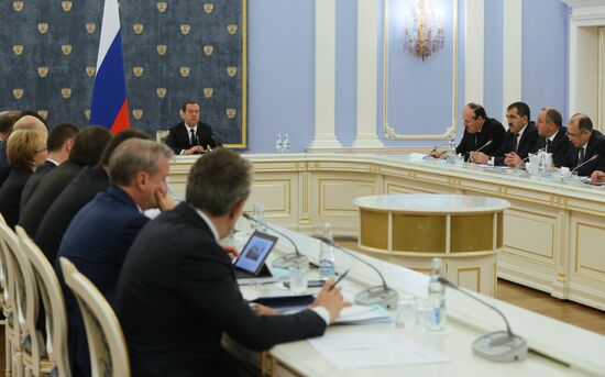Премьер-министр РФ Д. Медведев провел заседание правительственной комиссии по вопросам социально-экономического развития СКФО