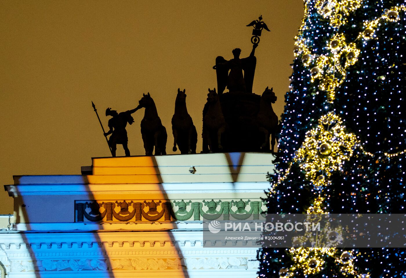 Новогоднее мультимедийное шоу световых технологий в Санкт-Петербурге