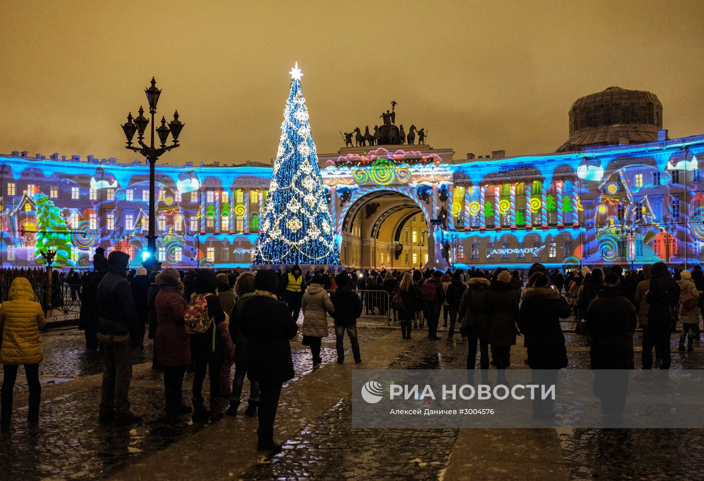 Новогоднее мультимедийное шоу световых технологий в Санкт-Петербурге