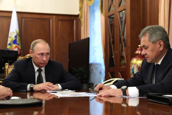 Рабочая встреча президента РФ В. Путина с министром обороны РФ С. Шойгу и главой МИД РФ С. Лавровым