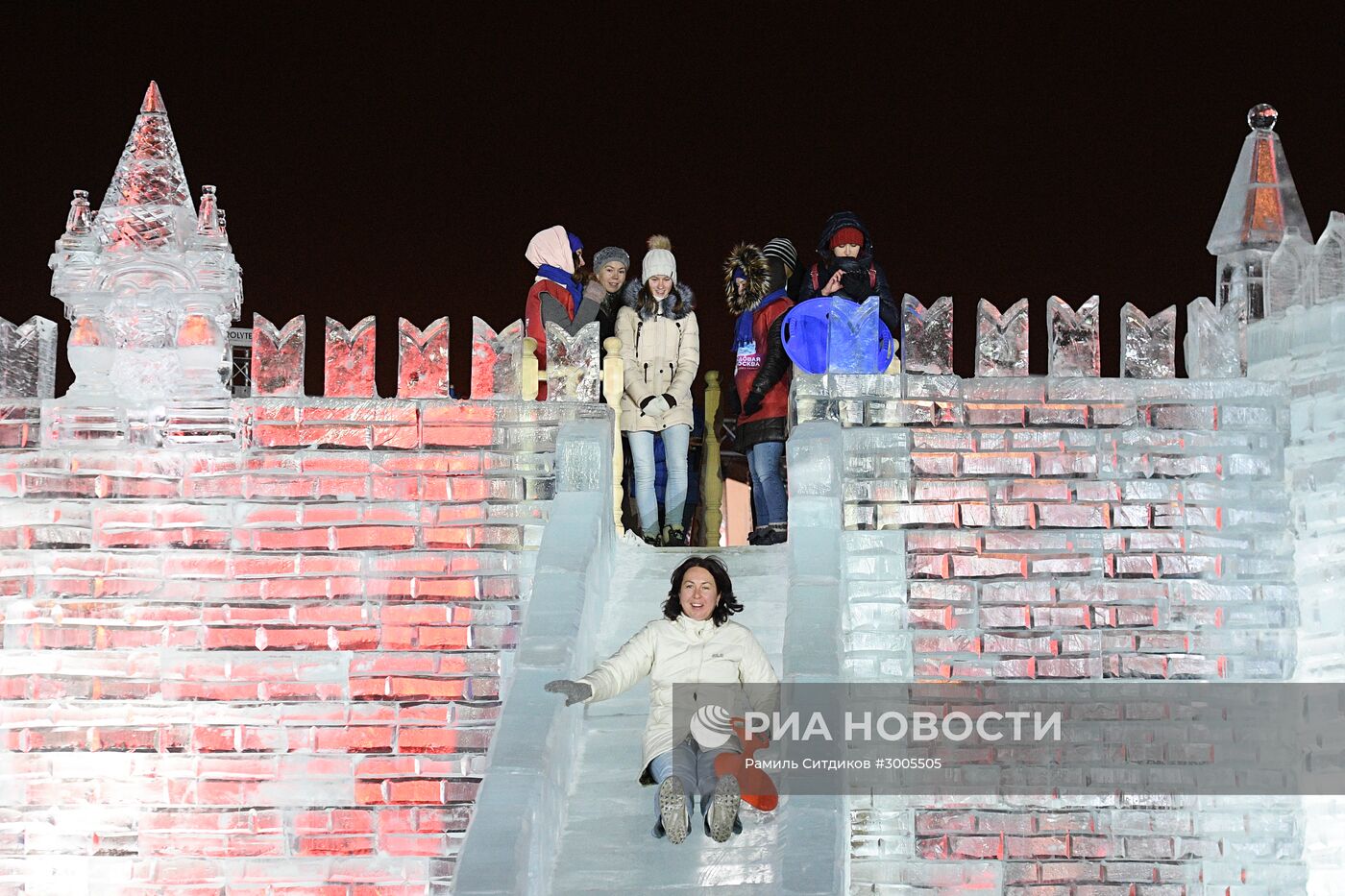 Новогодний фестиваль "Ледовая Москва. В кругу семьи"