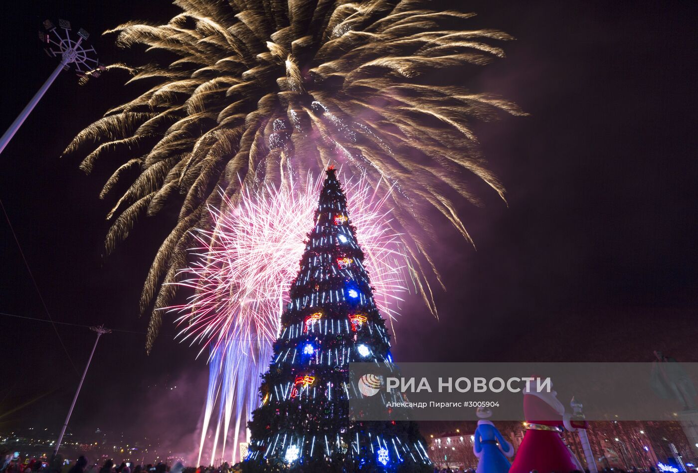 Празднование Нового года в городах России