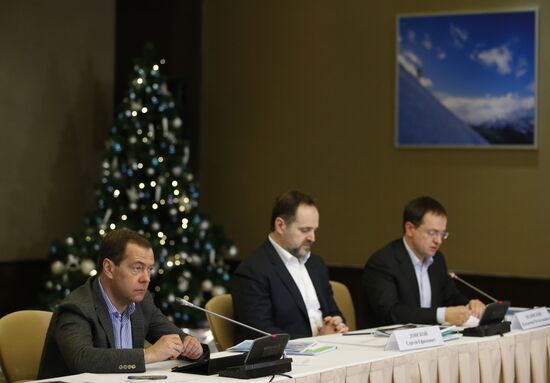 Премьер-министр РФ Д. Медведев осмотрел горнолыжный курорт "Горки-город" в Сочи