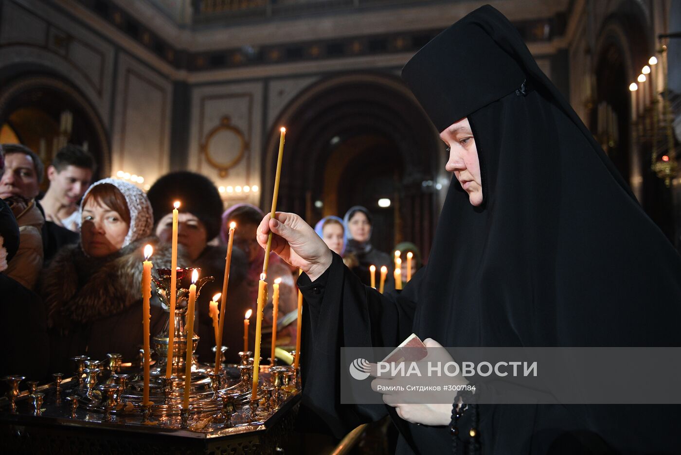 Рождественское богослужение в храме Христа Спасителя