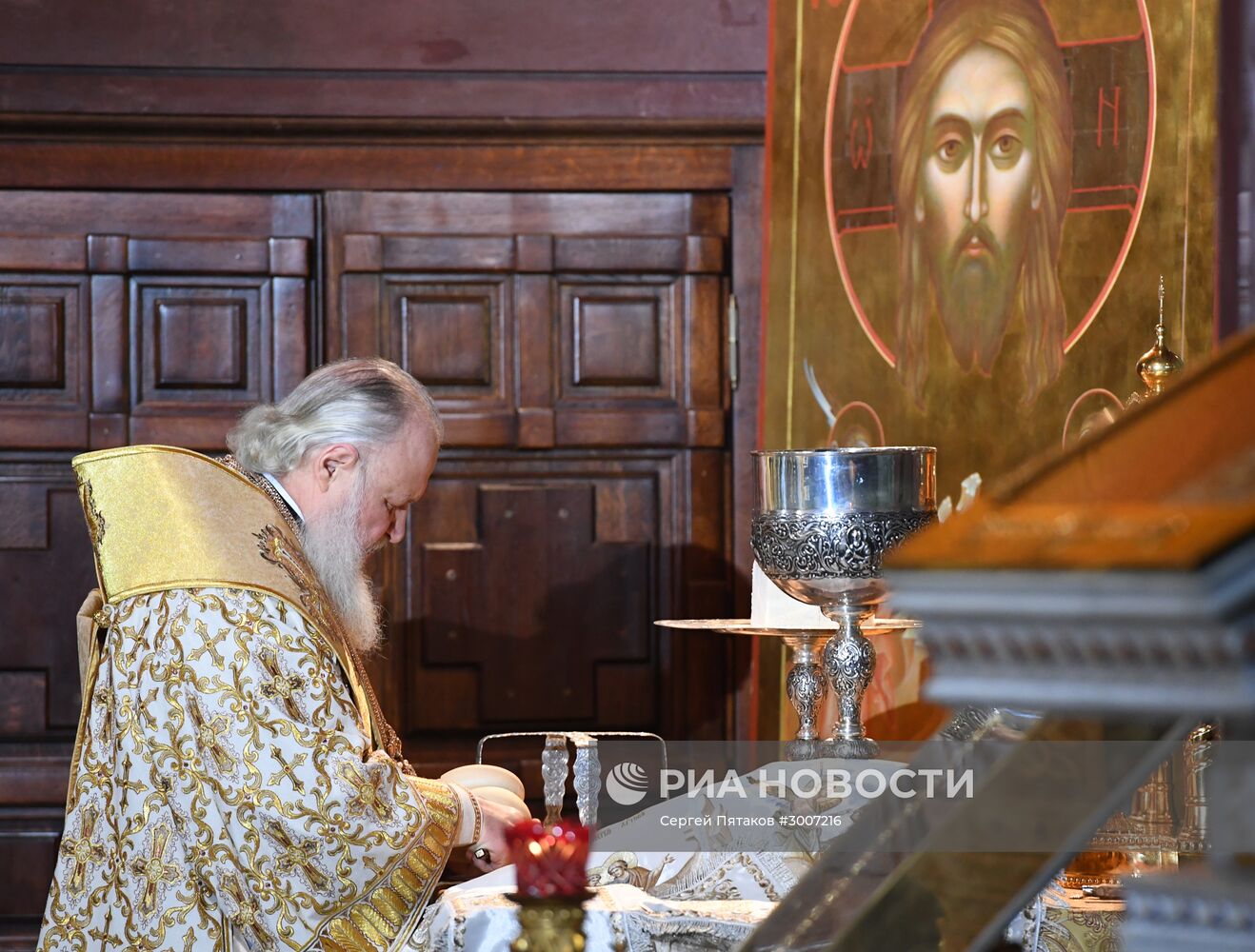 Рождественское богослужение в храме Христа Спасителя