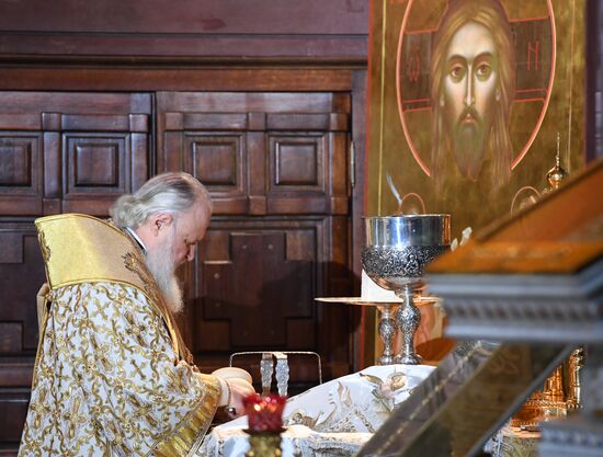 Рождественское богослужение в храме Христа Спасителя