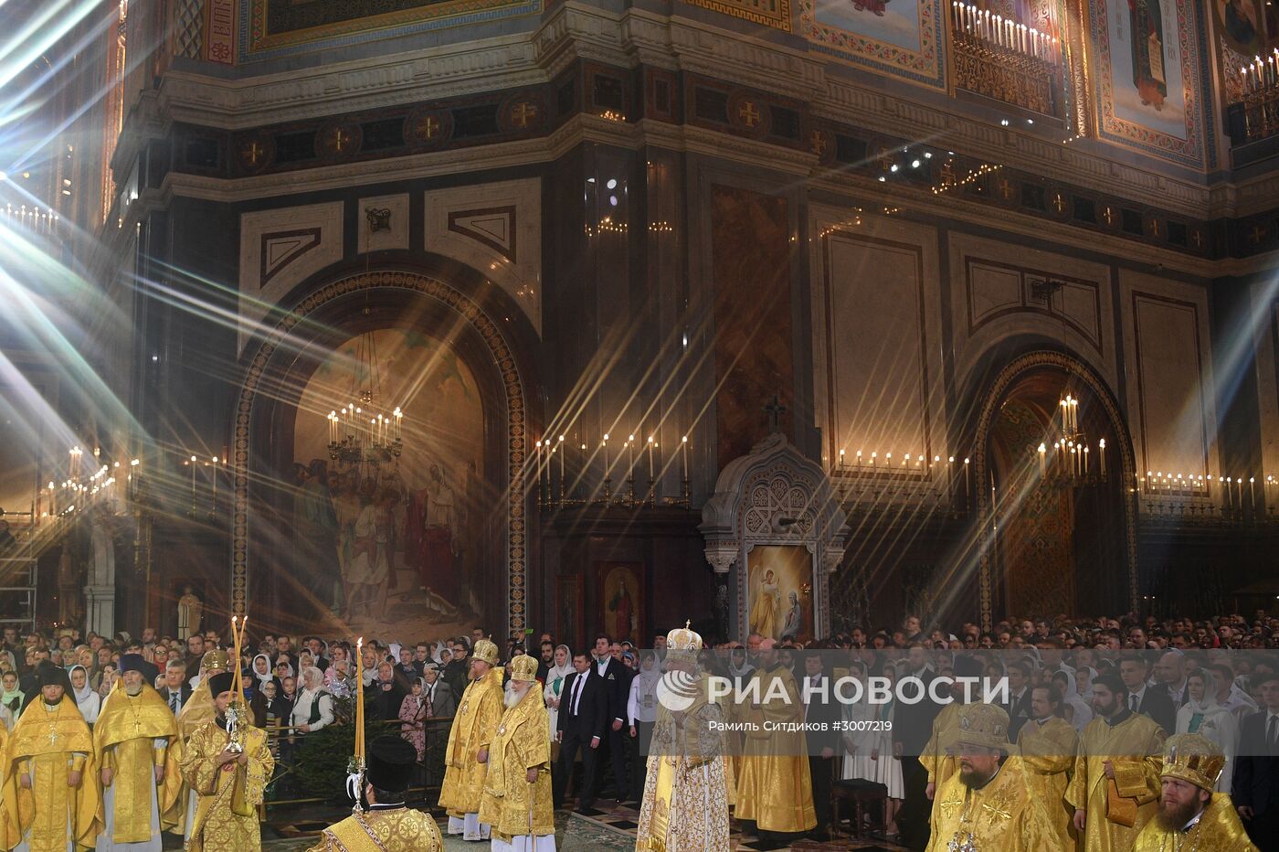 Рождественское богослужение в храме Христа Спасителя