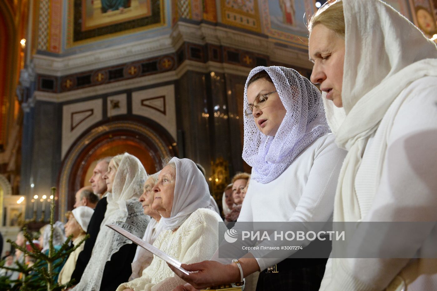 Рождественское богослужение в храме Христа Спасителя