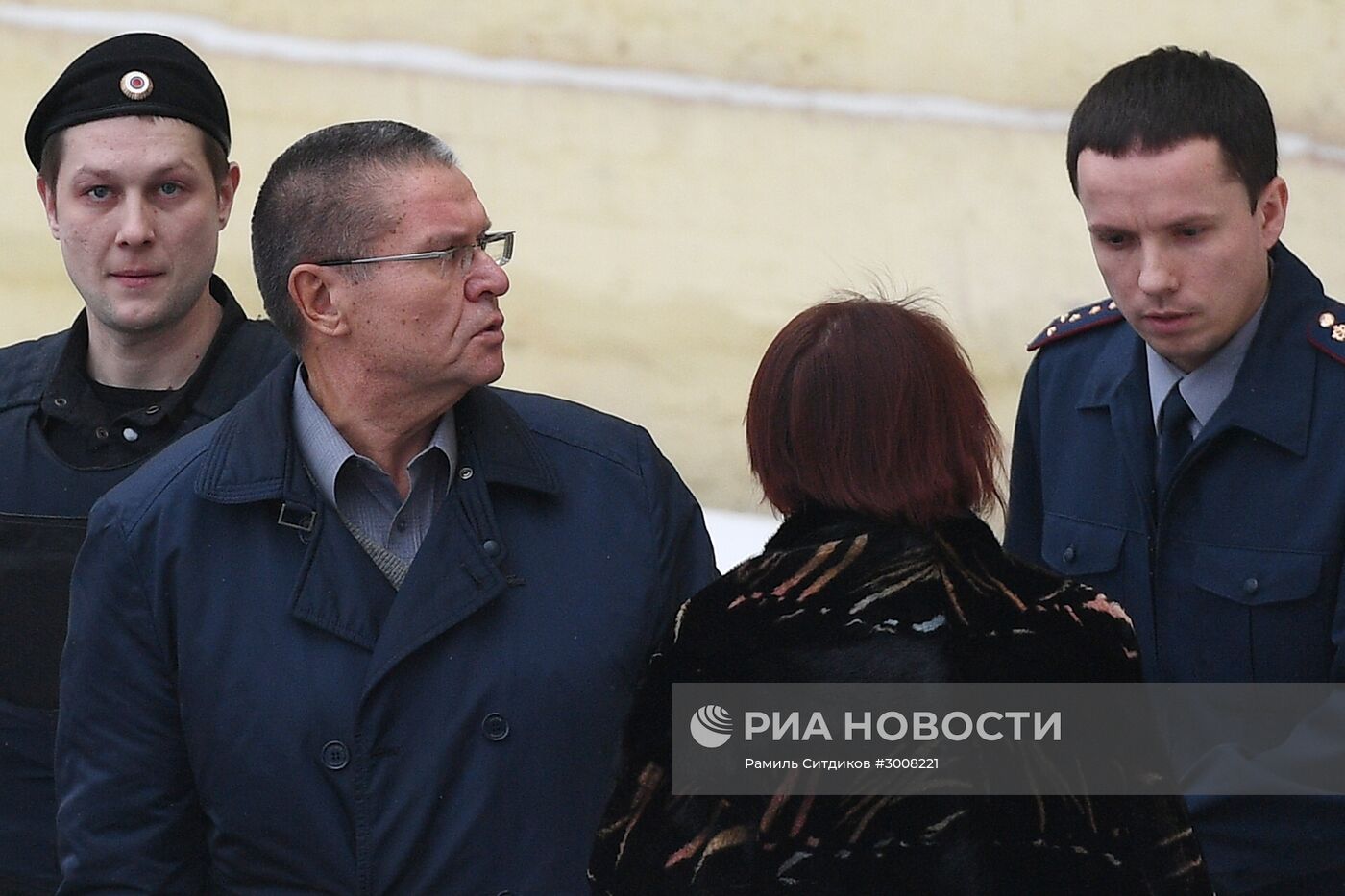 Рассмотрение ходатайства следствия о продлении ареста Алексею Улюкаеву