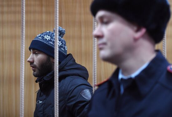 Рассмотрение ходатайства следствия об аресте фигурантов дела о стрельбе из автомата в центре Москвы