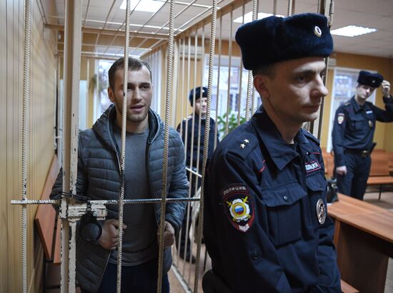 Рассмотрение ходатайства следствия об аресте фигурантов дела о стрельбе в из автомата в центре Москвы