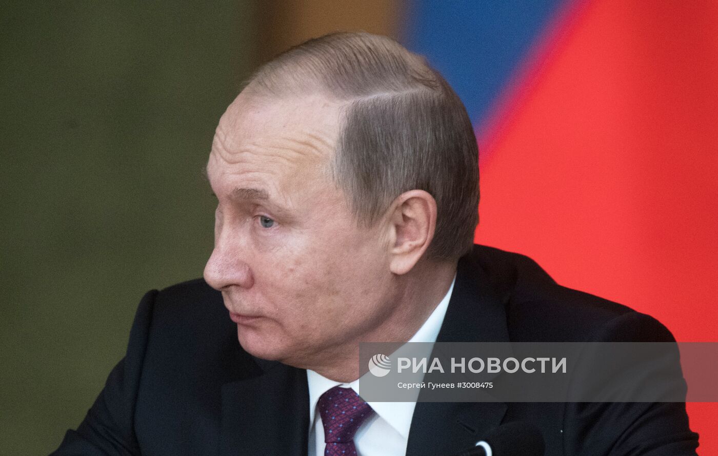 Президент РФ В. Путин на торжественном заседании в честь 295-летия российской прокуратуры