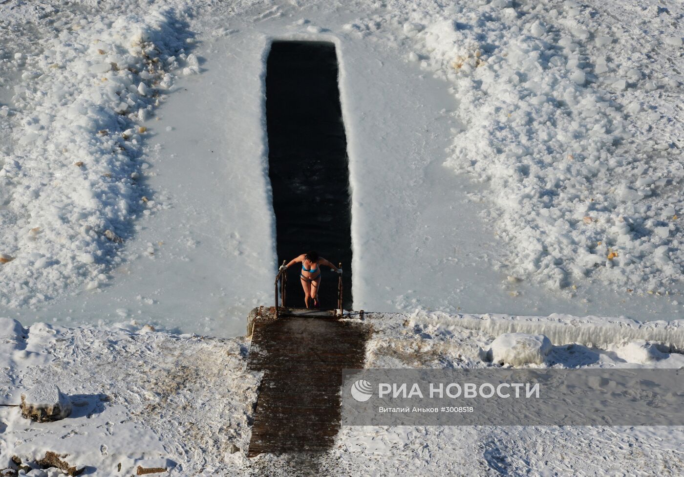 Сложная ледовая обстановка в акватории Владивостока