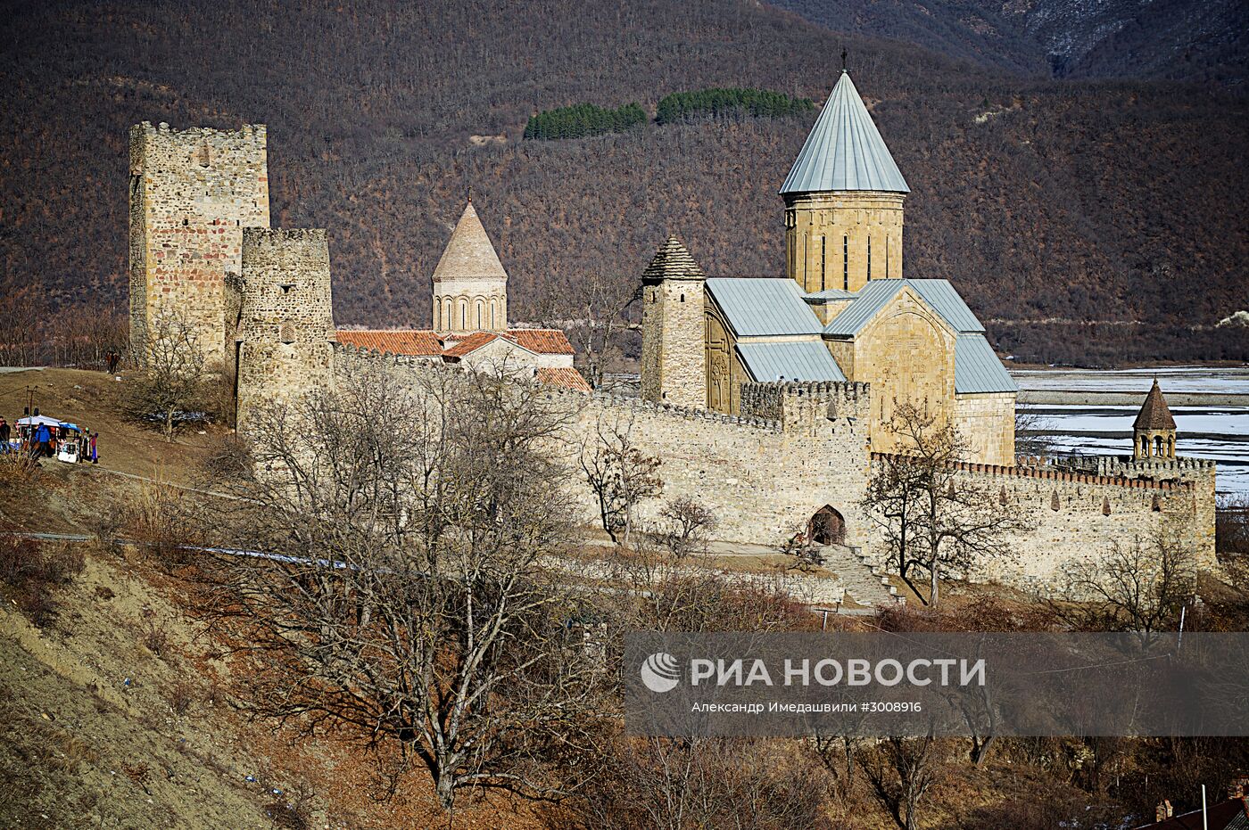 Страны мира. Грузия. Крепость Ананури