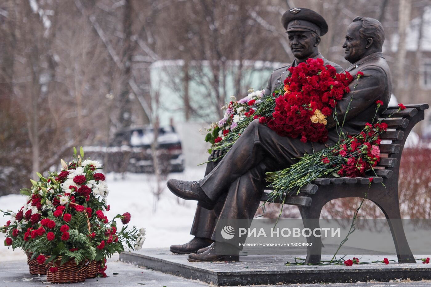 Открытие памятника С.Королеву и Ю.Гагарину в Королеве