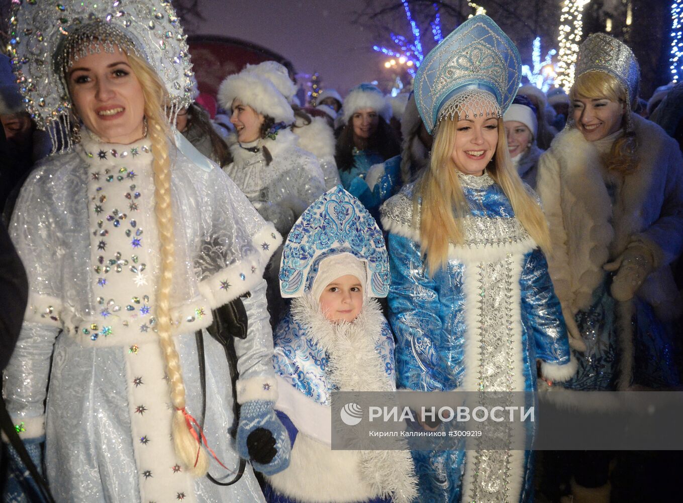 Парад Снегурочек