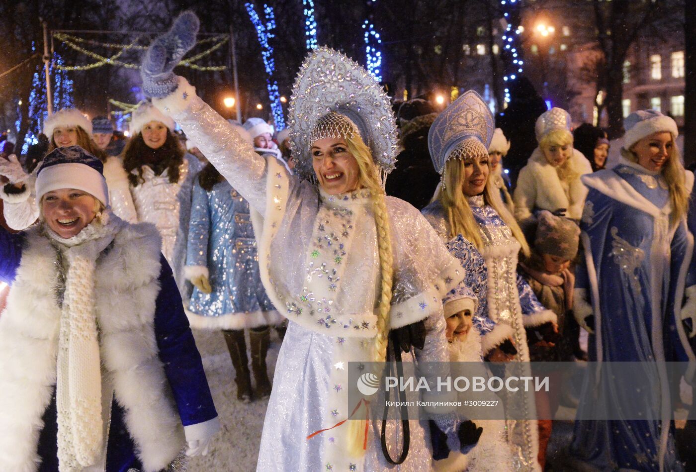 Парад Снегурочек