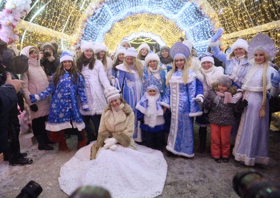 Парад Снегурочек