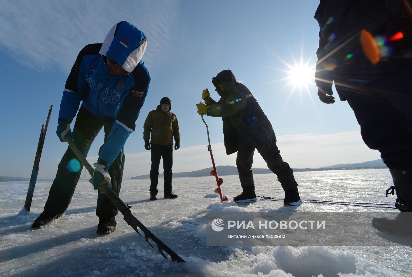 Празднование Старого Нового года на льду пролива Босфор Восточный