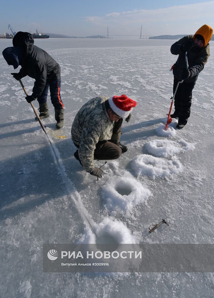 Празднование Старого Нового года на льду пролива Босфор Восточный