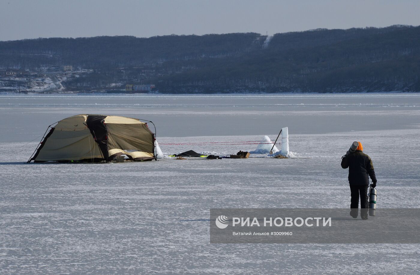 Празднование Старого Нового года на льду пролива Босфор Восточный