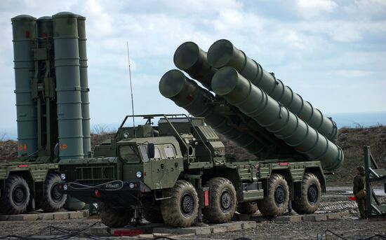 Полк С-400 заступил на боевое дежурство в Крыму