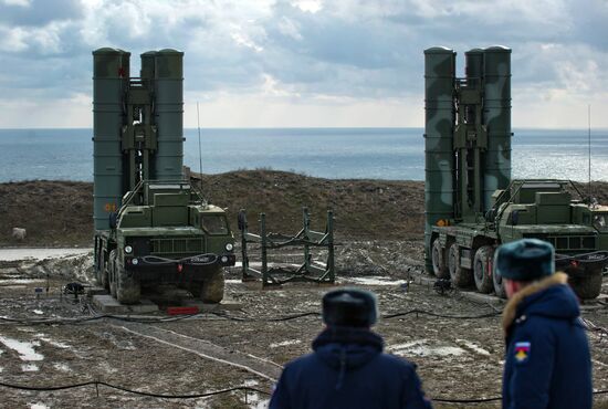 Полк С-400 заступил на боевое дежурство в Крыму