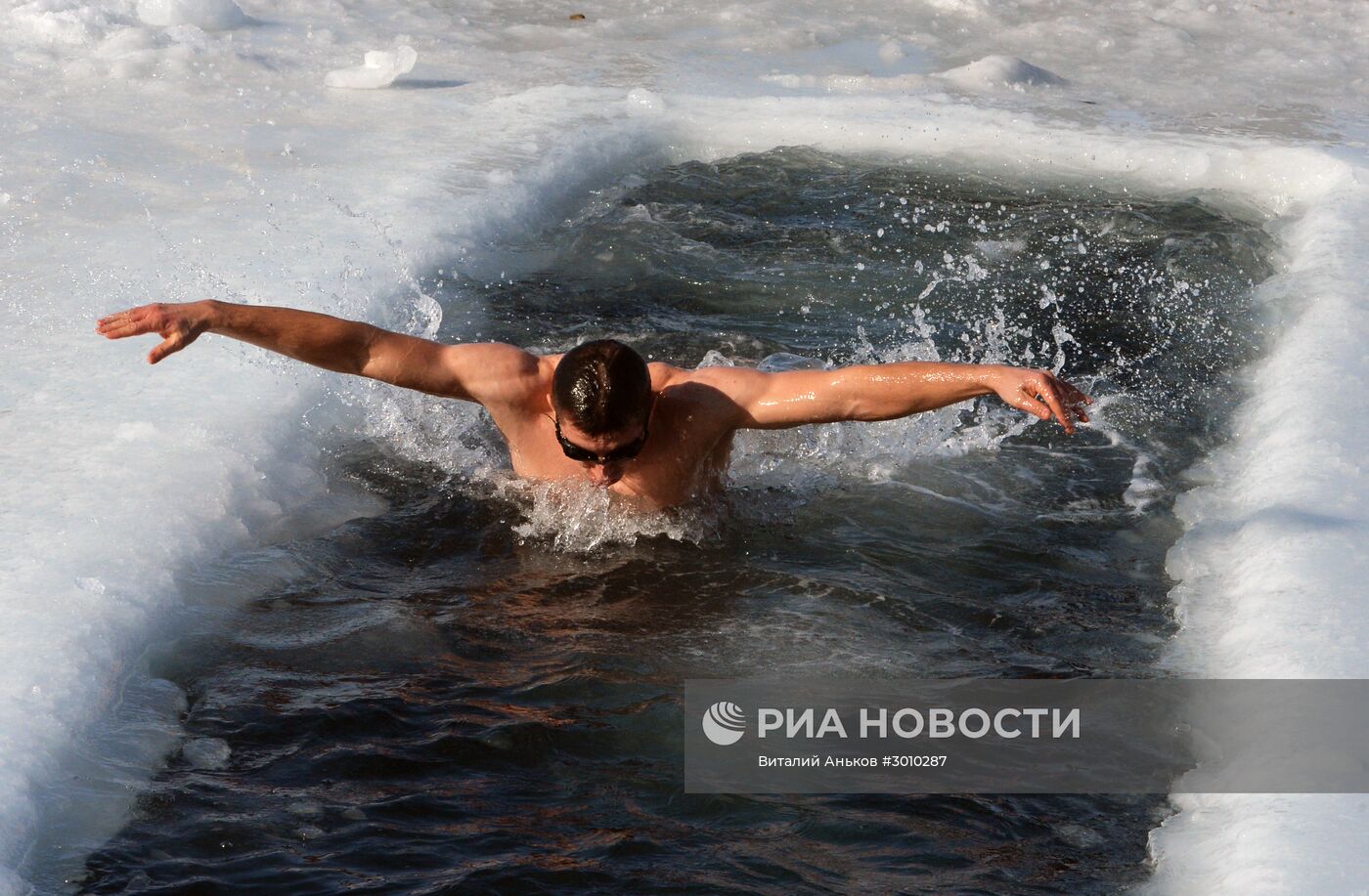 Клуб любителей зимнего плавания "Морж" во Владивостоке