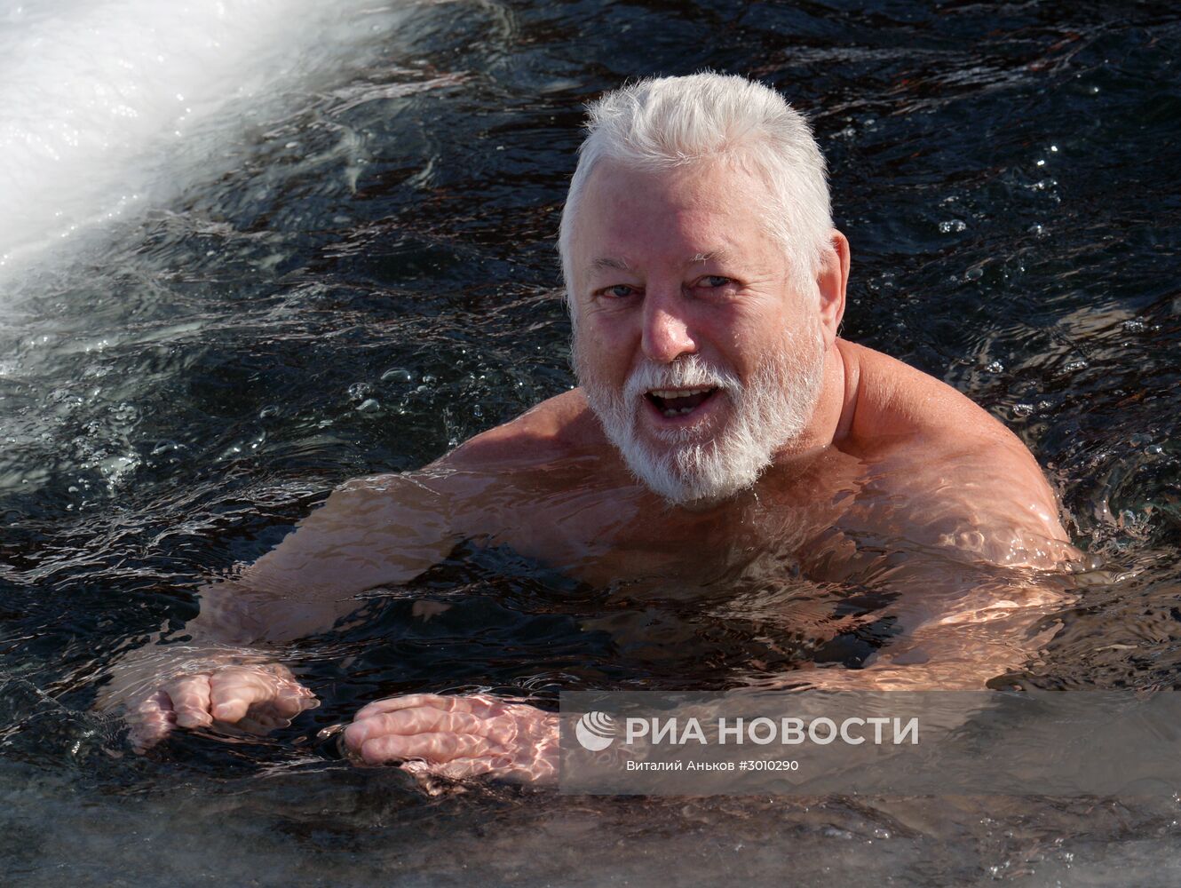 Клуб любителей зимнего плавания "Морж" во Владивостоке