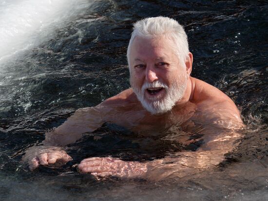 Клуб любителей зимнего плавания "Морж" во Владивостоке