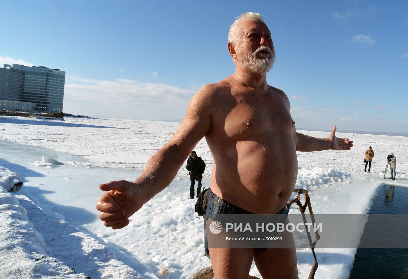 Клуб любителей зимнего плавания "Морж" во Владивостоке