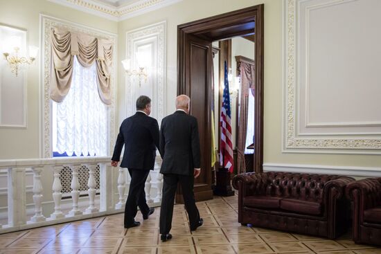 Встреча президента Украины Петра Порошенко с вице-президентом США Джо Байденом в Киеве