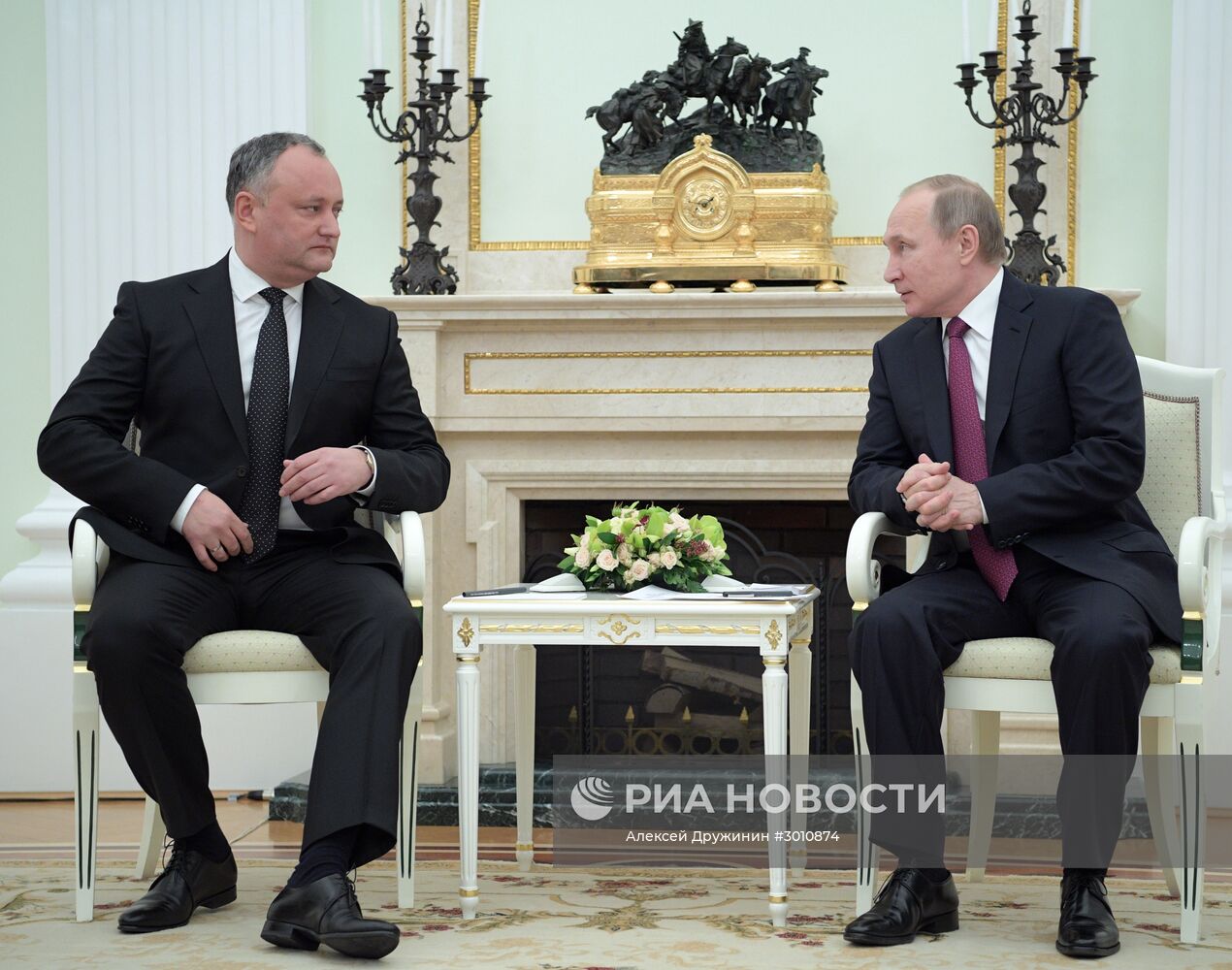 Встреча президента РФ В. Путина с президентом Молдавии И. Додоном