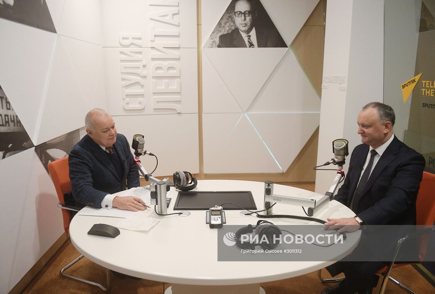 Президент Молдавии И. Додон дал интервью гендиректору МИА "Россия сегодня" Д. Киселеву
