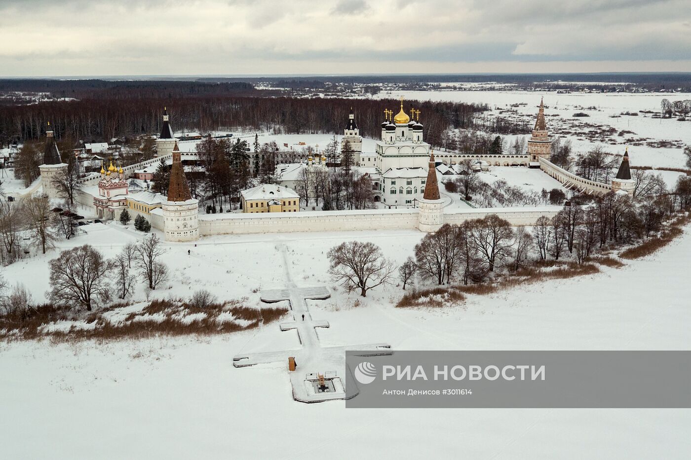 Крещение в Иосифо-Волоцком мужском монастыре в Московской области