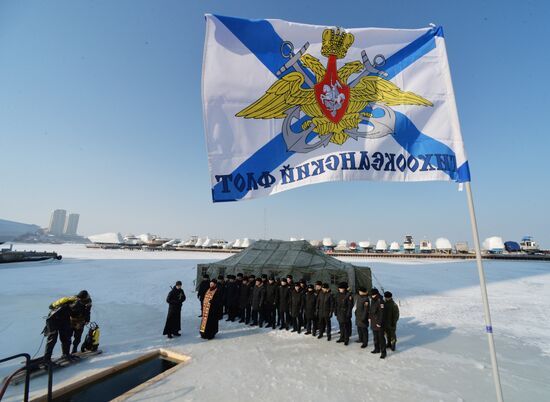 Празднование Крещения военнослужащими Тихоокенского флота и членами их семей во Владивостоке