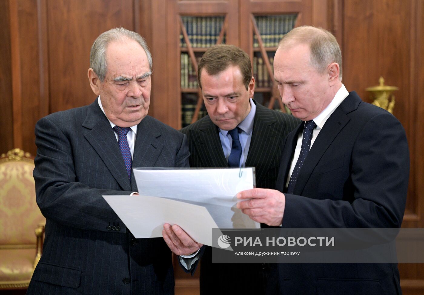 Президент РФ В. Путин и премьер-министр РФ Д. Медведев встретились с первым президентом Татарстана М. Шаймиевым