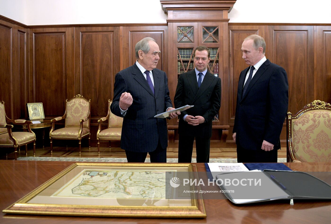 Президент РФ В. Путин и премьер-министр РФ Д. Медведев встретились с первым президентом Татарстана М. Шаймиевым