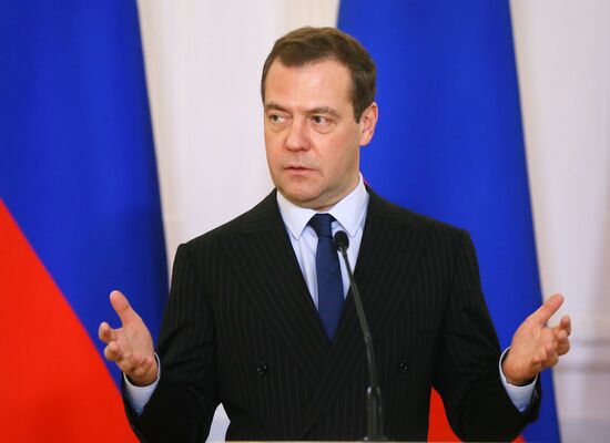 Премьер-министр РФ Д. Медведев вручил премии правительства РФ 2016 года в области качества