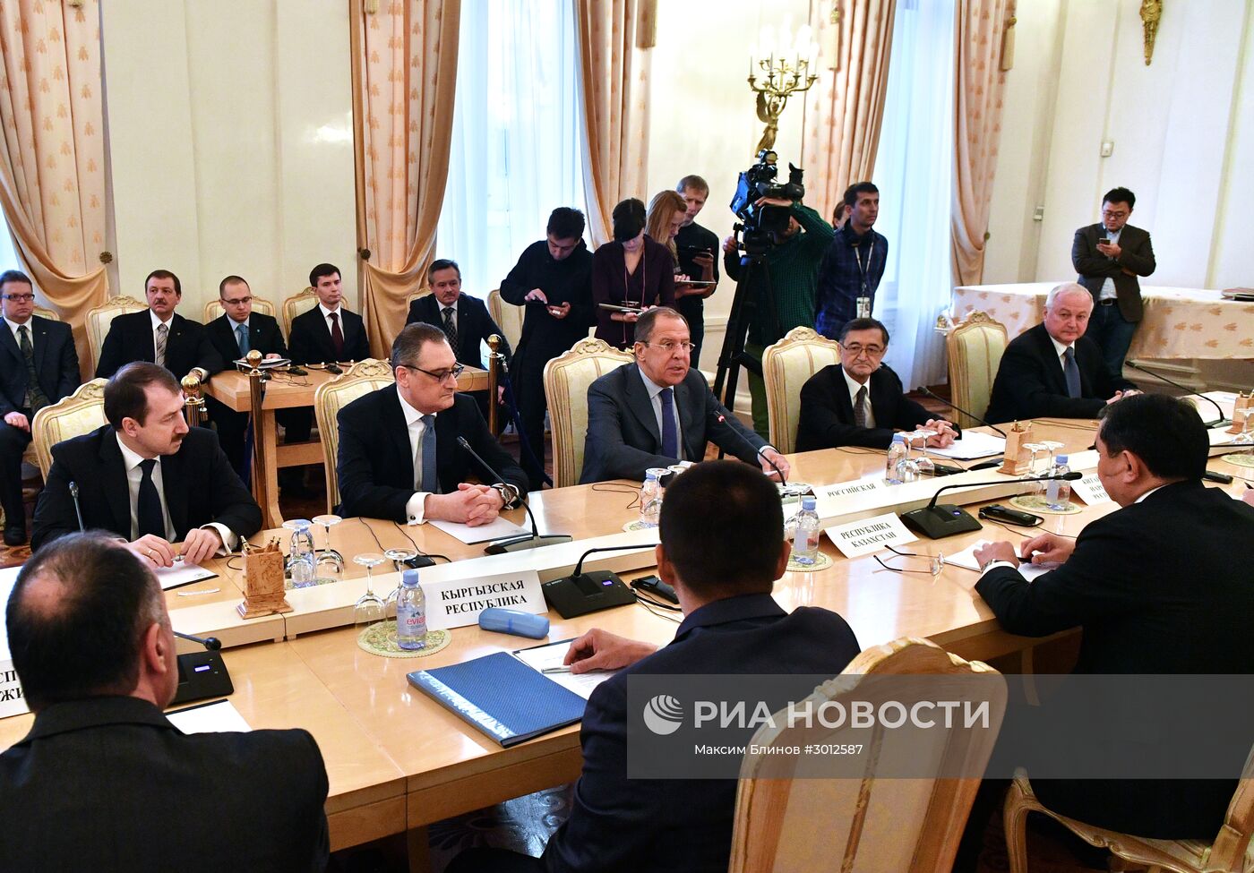 Глава МД РФ С. Лавров открыл полит-консультации стран-членов ШОС в Москве