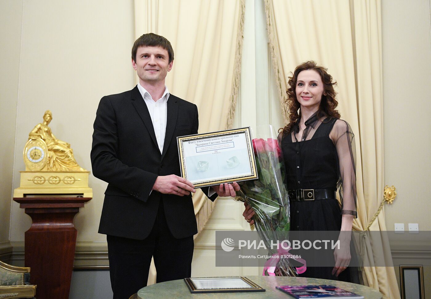 Прима-балерина Большого театра С. Захарова получила сертификат