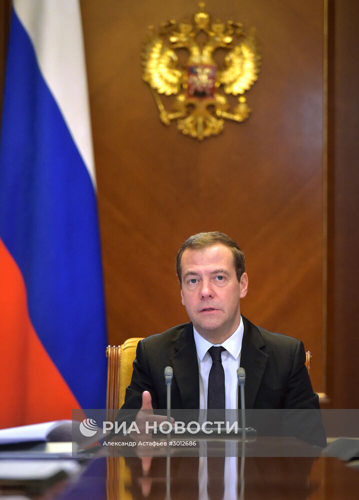 Премьер-министр РФ Д. Медведев провел совещание по дорожному хозяйству в РФ